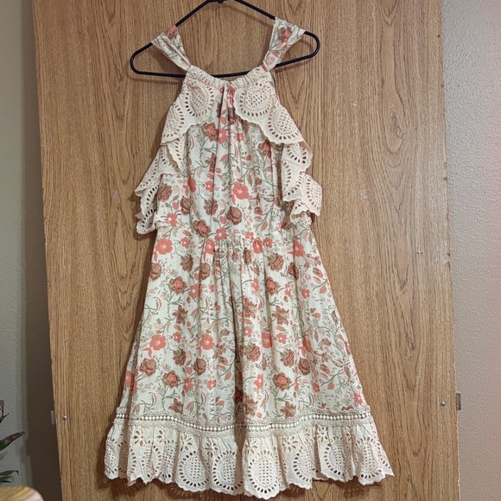 Let Me Be Antropologie Charming Floral woman’s Dress with Lace Accents